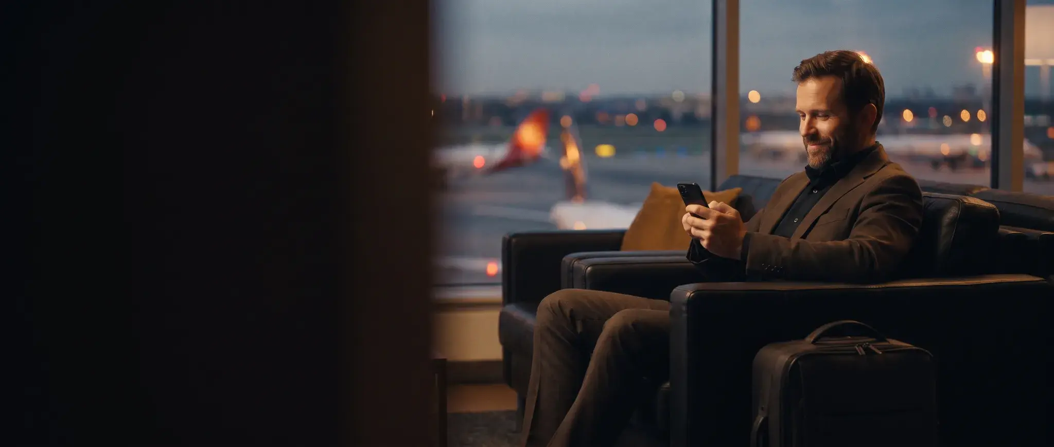 The same player in an airport lounge, reading a message from Seven
